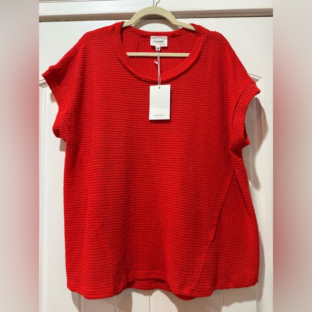 NWT. ANDREE BY UNIT Red Textured Knit Top
